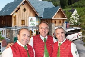 1455097217stoanis-mit-stoanihaus-laister-retusche-b9fdfd8c